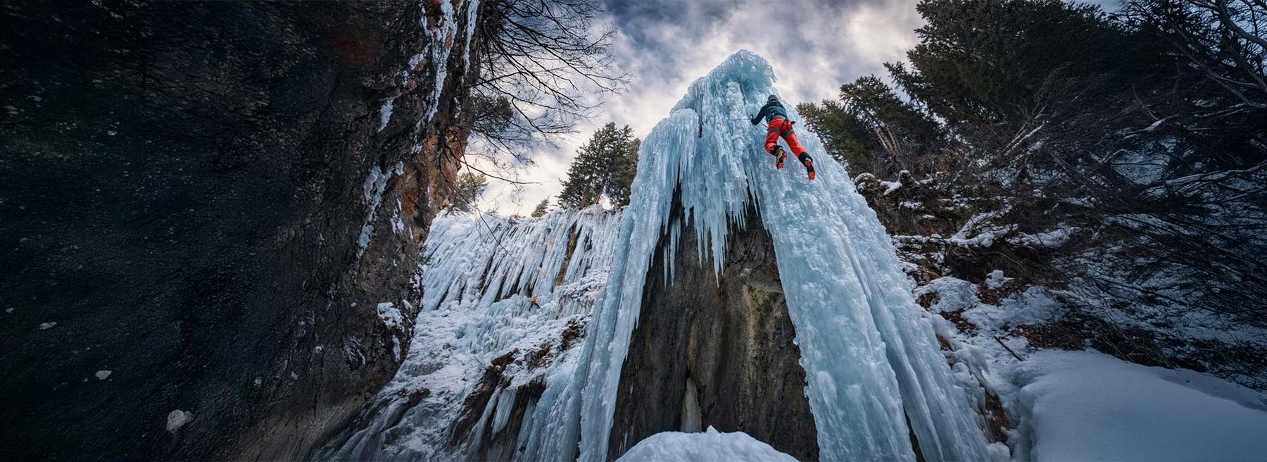 Wolfgang Fasching eisklettern an gefrorenem Wasserfall