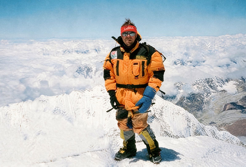 Wolfgang Fasching am Gipfel des Mount Everest als Symbol für Zielerreichung und mentale Stärke