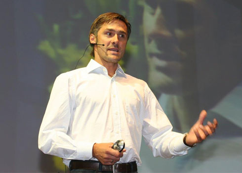 Wolfgang Fasching bei einem Vortrag über Erfolg, Sinn und persönliche Weiterentwicklung